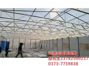 新鄉(xiāng)市經(jīng)三路與緯七路交叉口，天寶華庭工地臨建彩板房